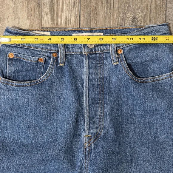 Levi's Women's Straight High-rise Jeans Size 27 - Picture 4 of 7